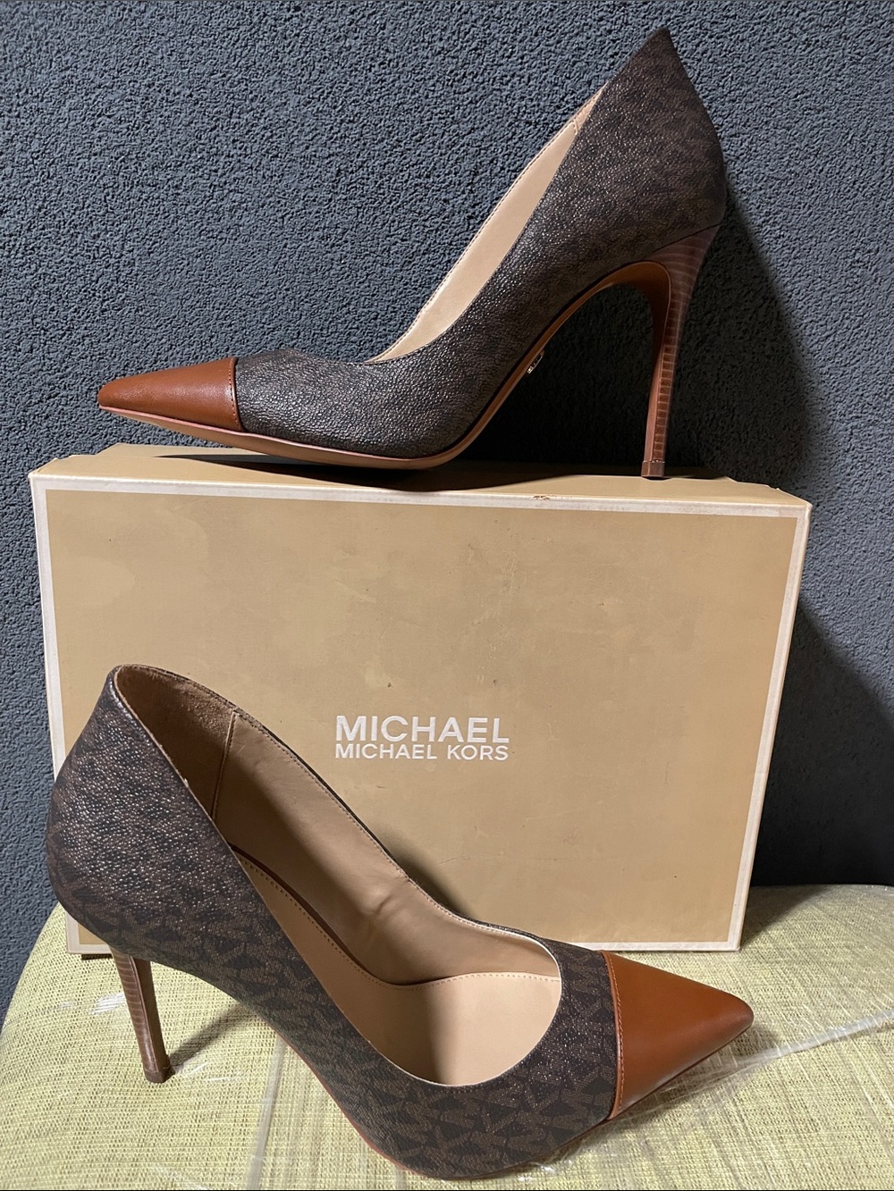 Michael Kors Brown Logo Keke Pointed Toe Heel Pump SZ. 10